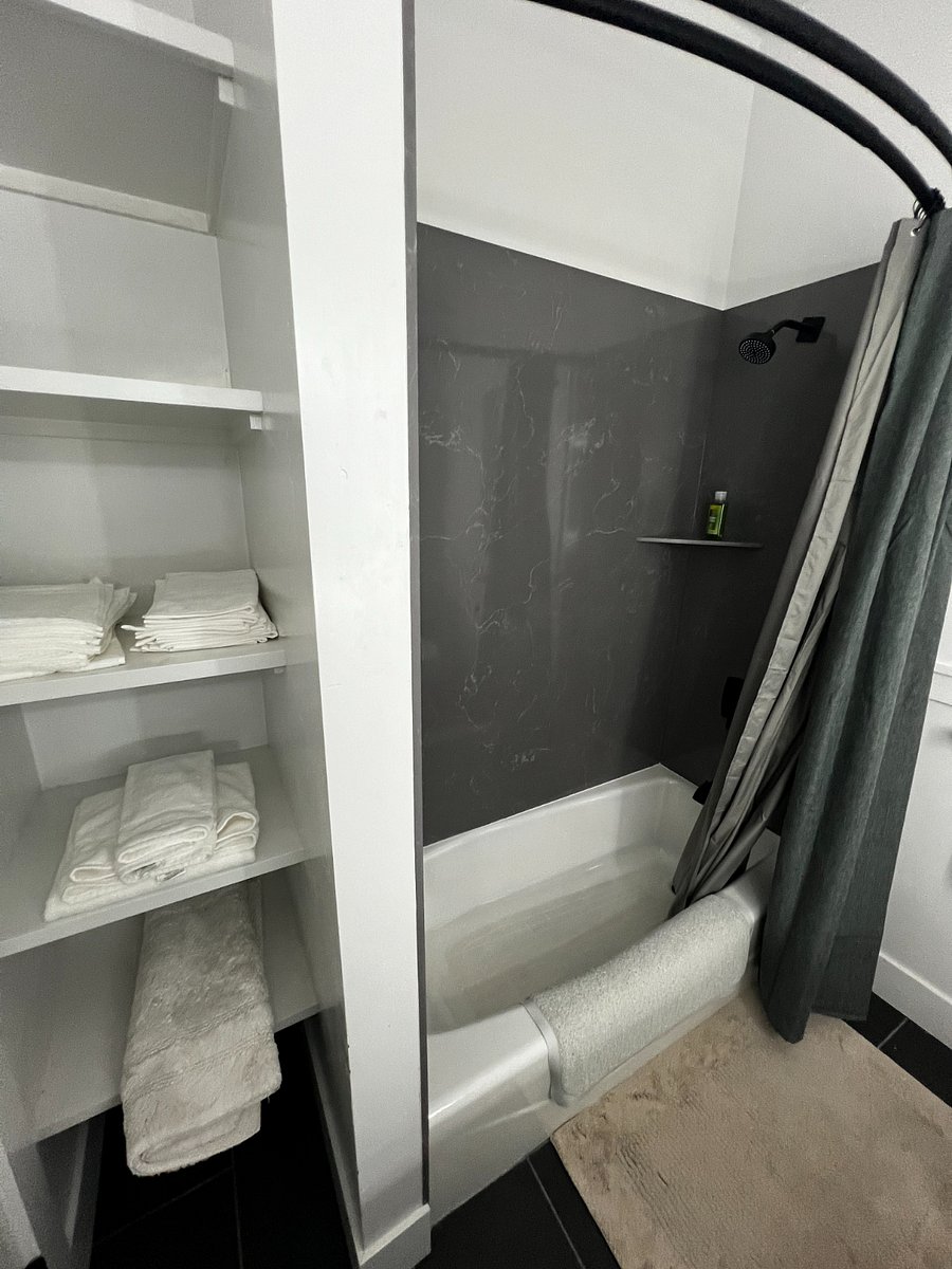Guest bathroom shower