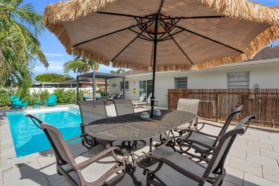 Pool entertaining area