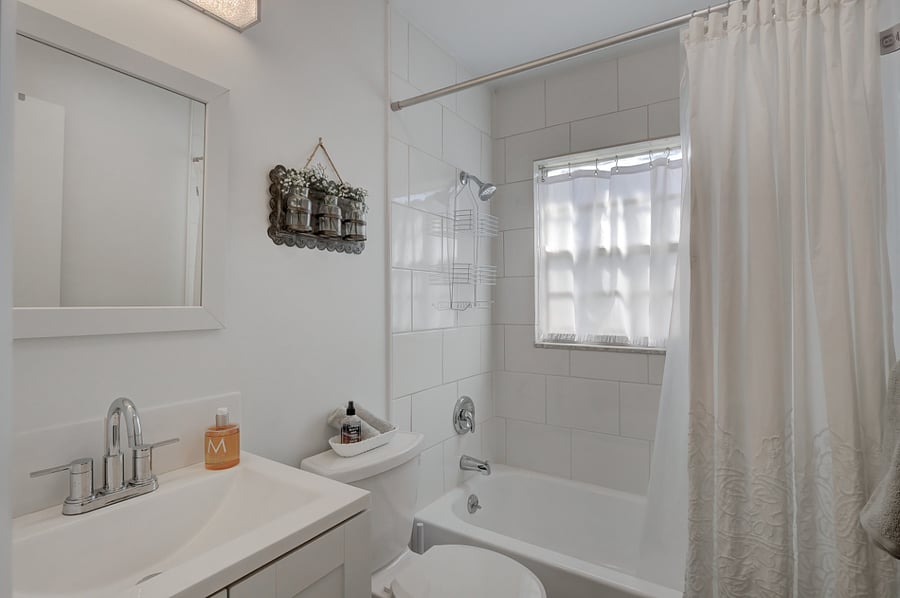 Second shared full bath