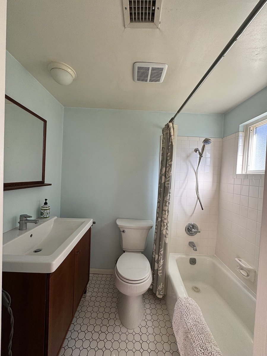 Studio - Full Bath