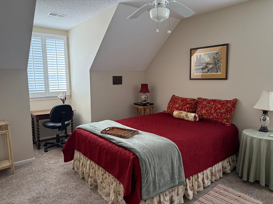 2nd Bedroom -could replace queen bed with 2 twin beds.