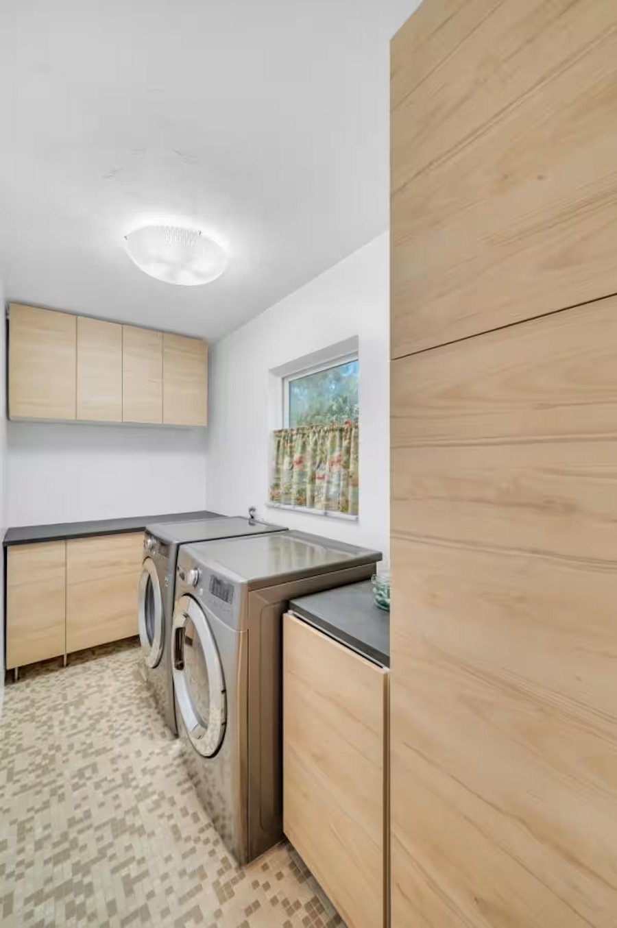 washer and dryer with complimentary pods