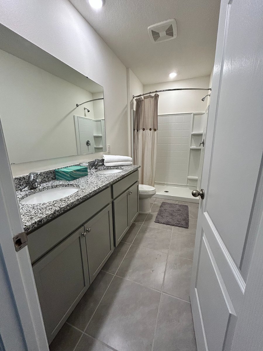 Ensuite primary bathroom