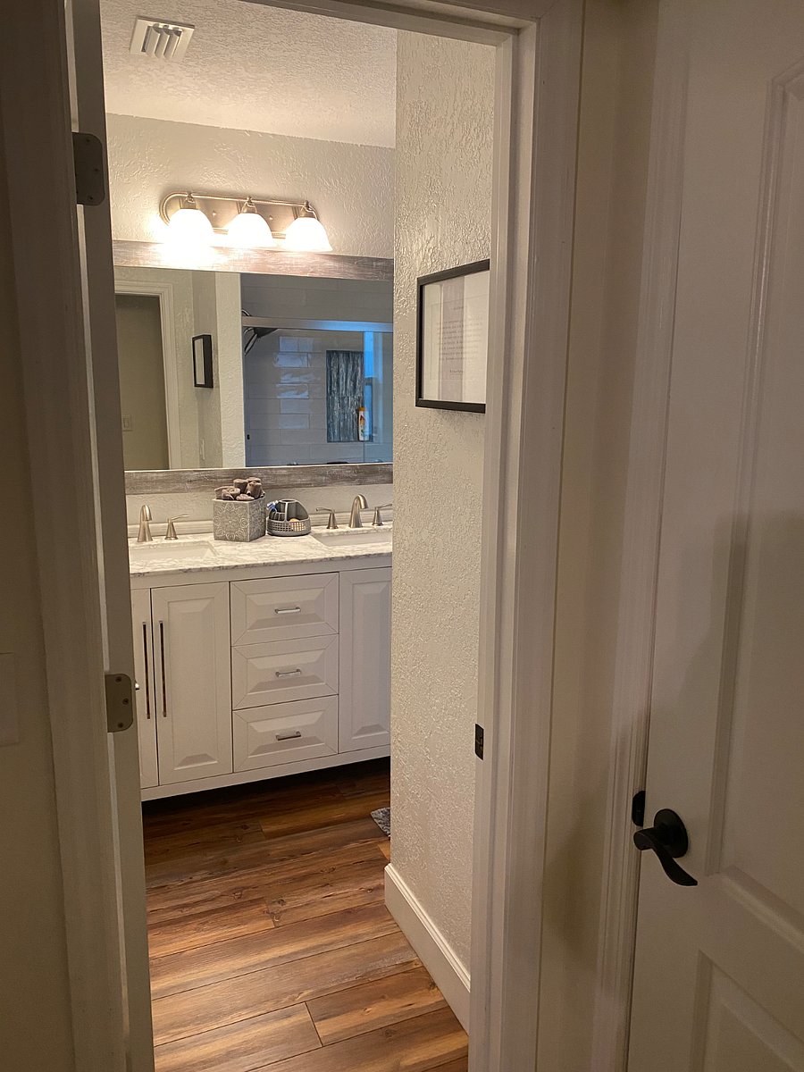 Entry to bathroom