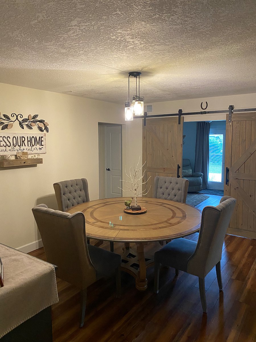 Shared dining room space