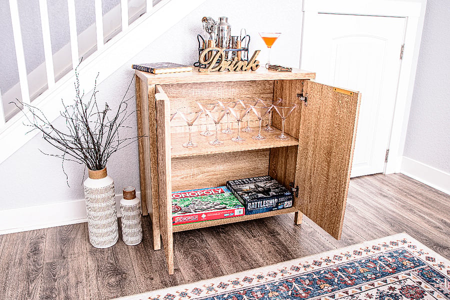Plenty of space to relax or entertain friends with a drink or a board game.