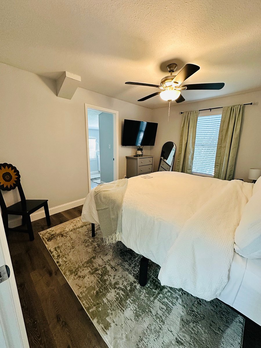 Unwind in this cozy master bedroom featuring a plush king-size bed with soft bamboo sheets, a cotton comforter, and warm, inviting dcor with room darkening shades. Roku TV with access to favorite apps along with complimentary Netflix and Roku TV.