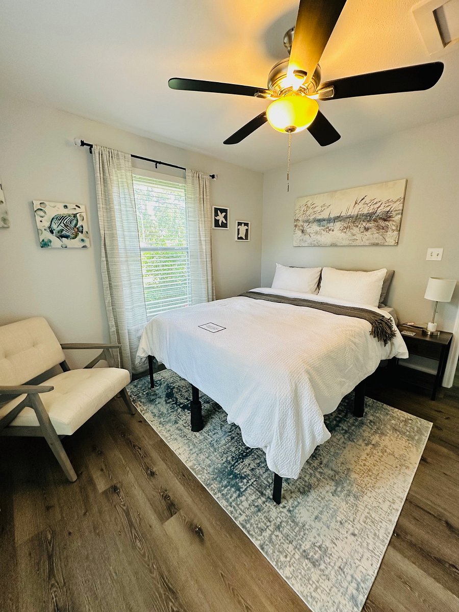 Cozy and inviting, this second bedroom features a queen-size bed with soft linens and warm dcor. A 40" Roku TV lets you stream your own apps or enjoy free Netflix and Roku TV for a relaxing stay.