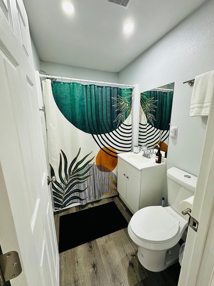 Our inviting main bathroom offers a relaxing tub, perfect for unwinding after a busy day. Thoughtfully designed with modern touches, its equipped with all the essentials to make your stay comfortable and convenient!