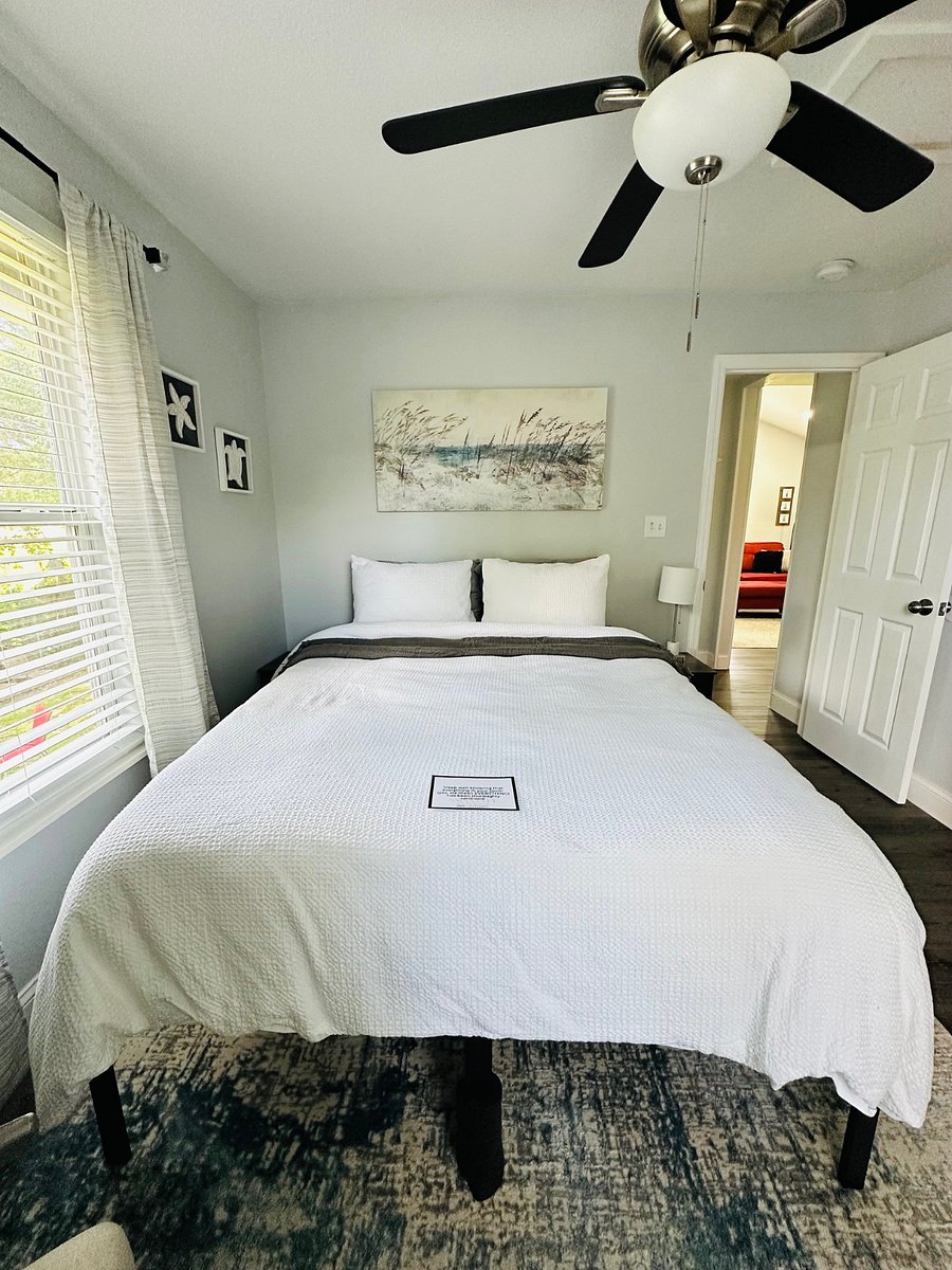 Cozy and inviting, this second bedroom features a queen-size bed with soft linens and warm dcor. A 40" Roku TV lets you stream your own apps or enjoy free Netflix and Roku TV for a relaxing stay.