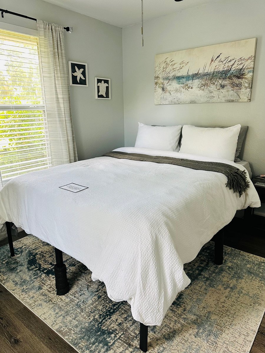 Cozy and inviting, this second bedroom features a queen-size bed with soft linens and warm dcor. A 40" Roku TV lets you stream your own apps or enjoy free Netflix and Roku TV for a relaxing stay.