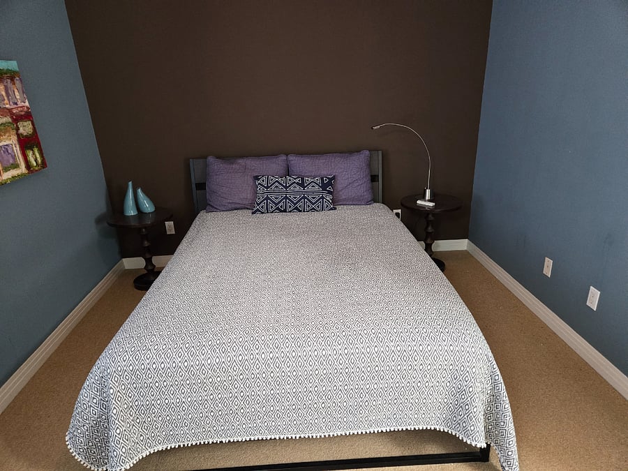 Bedroom, queen size bed