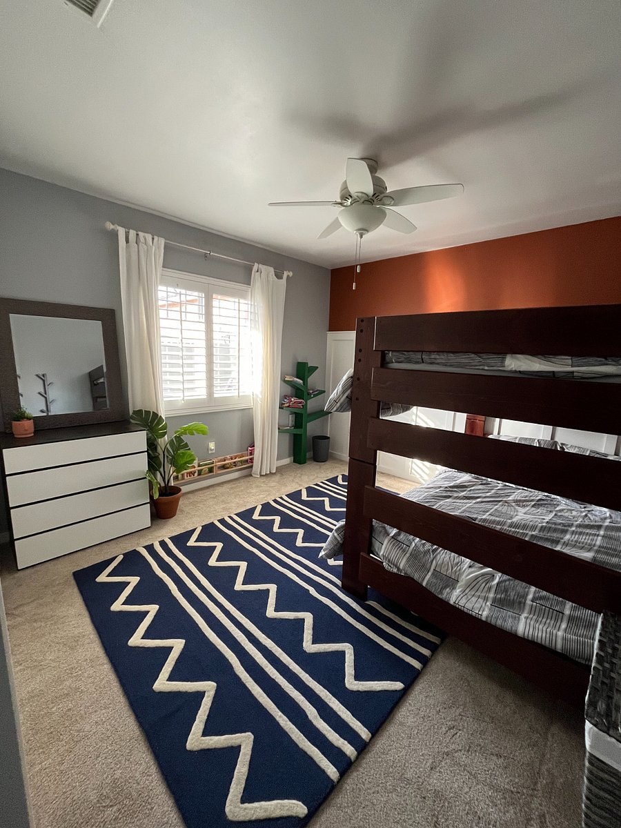 full sized bunk bed room