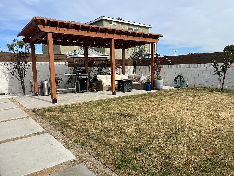 large grassy space (pet friendly/grass is dormant during winter months) with additional seating, fire pit, bbq