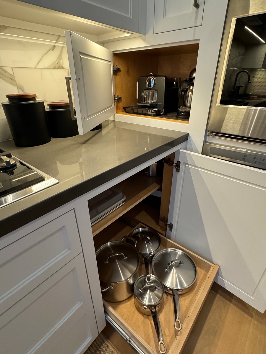 Kitchen pots/pans, coffee items