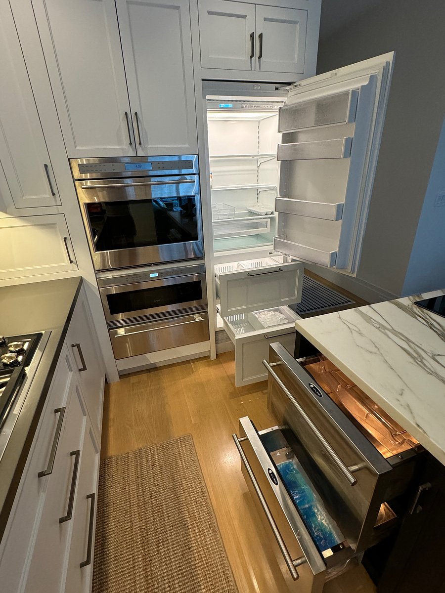 Kitchen refrigerators/freezer