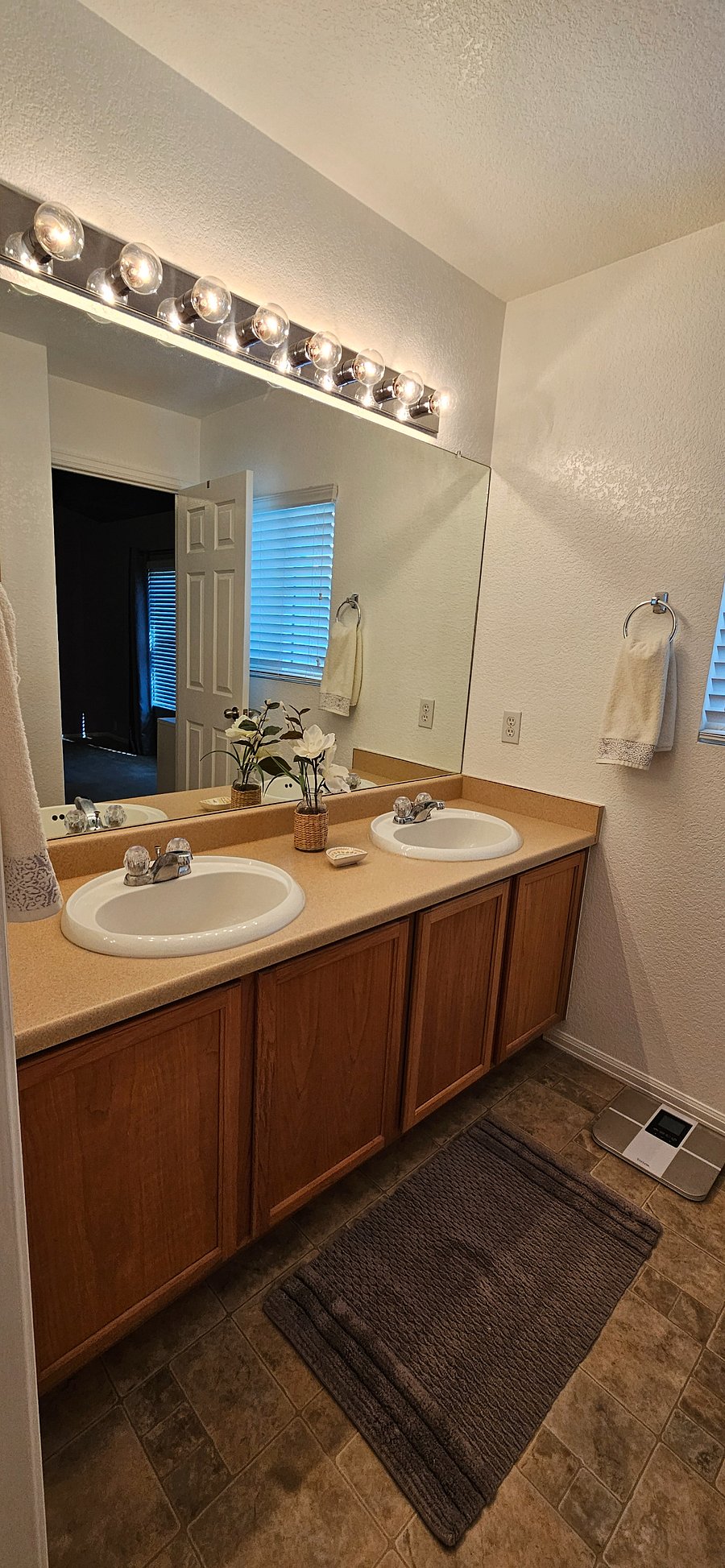 Furnished Finder property 808125_1 photo 14