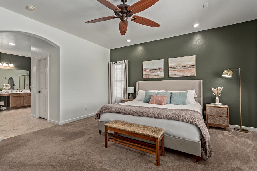 Large Master bdrm. w/brand new King luxury mattress, 55' smart tv and large dresser.
