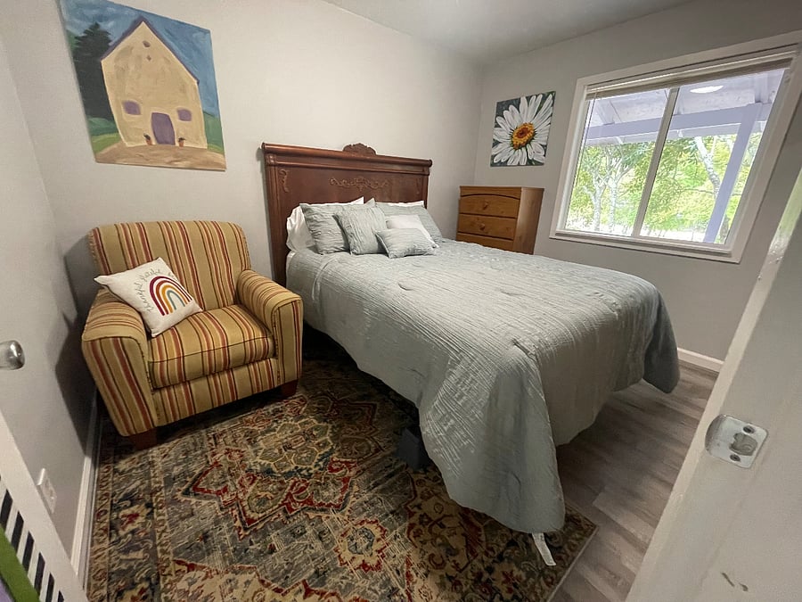 Bedroom with Queen