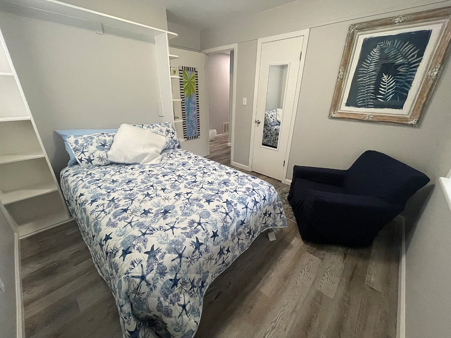 Bedroom with Murphy Double