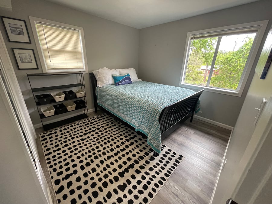 Bedroom with Queen