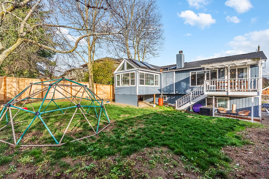 Fully fenced yard for pets or kids, with geodome and yard games to play with!