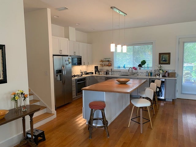 Large island bench in Kitchen
