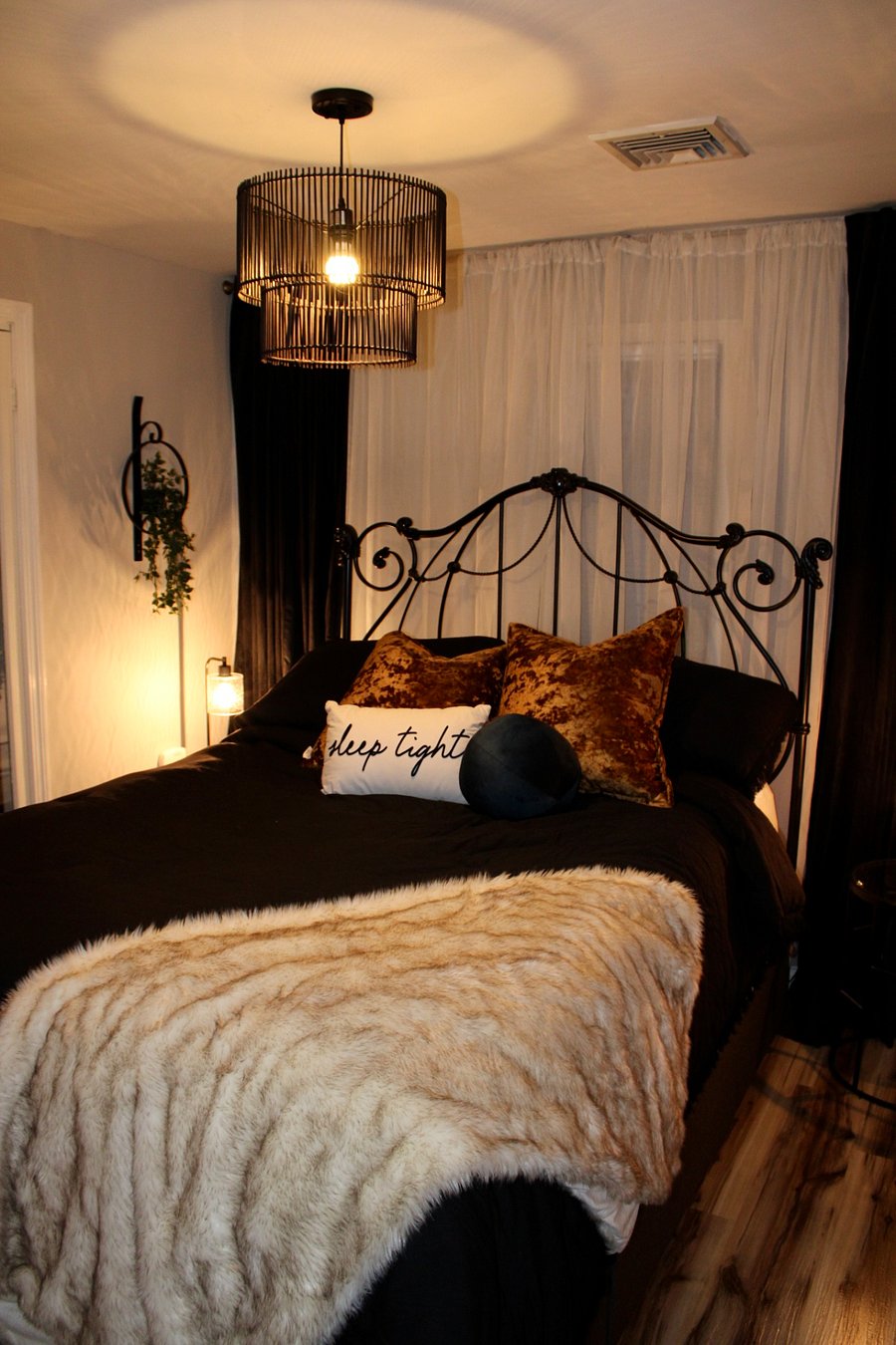 Full queen bed with walk in closet