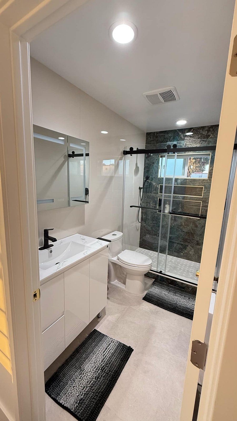 Bathroom with floor to ceiling tiling