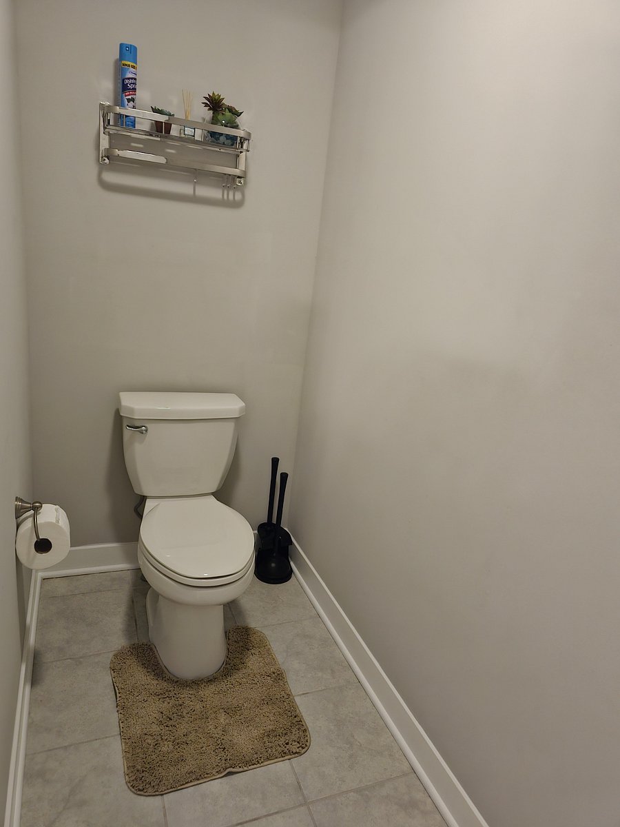 Master bedroom toilet