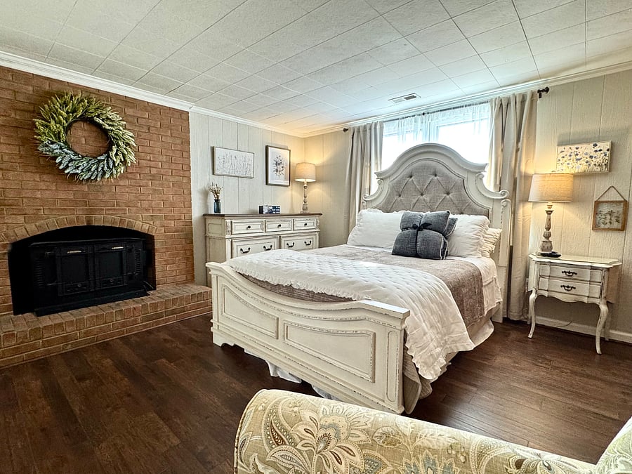 Alt view- main bedroom
