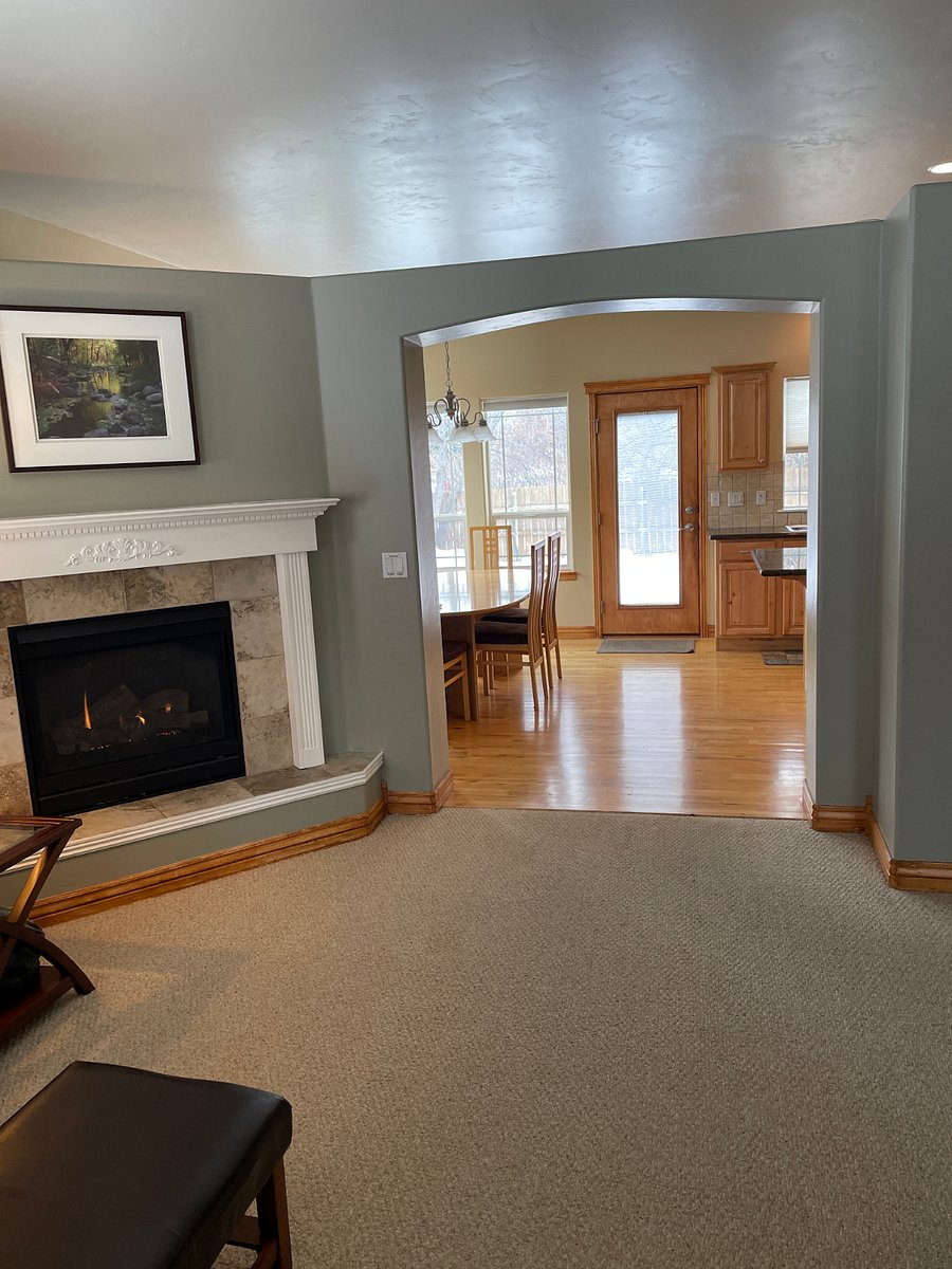Living Room, Gas Fireplace