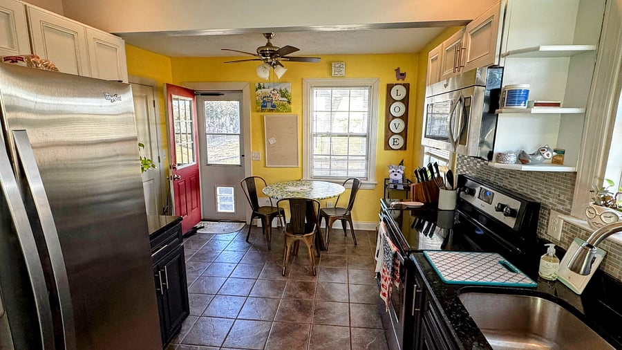 Kitchen Dining Area