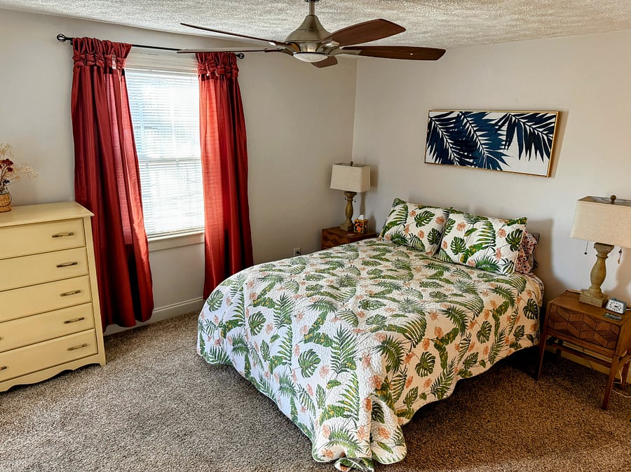 Master BedroomM<