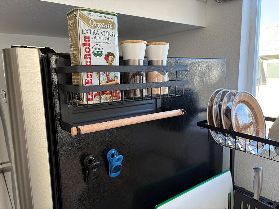 Adjustable magnetic basket.