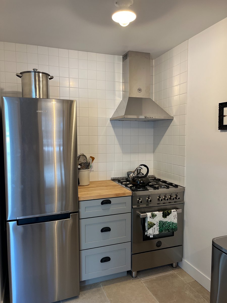 Professional Bertazzoni Range and Hood