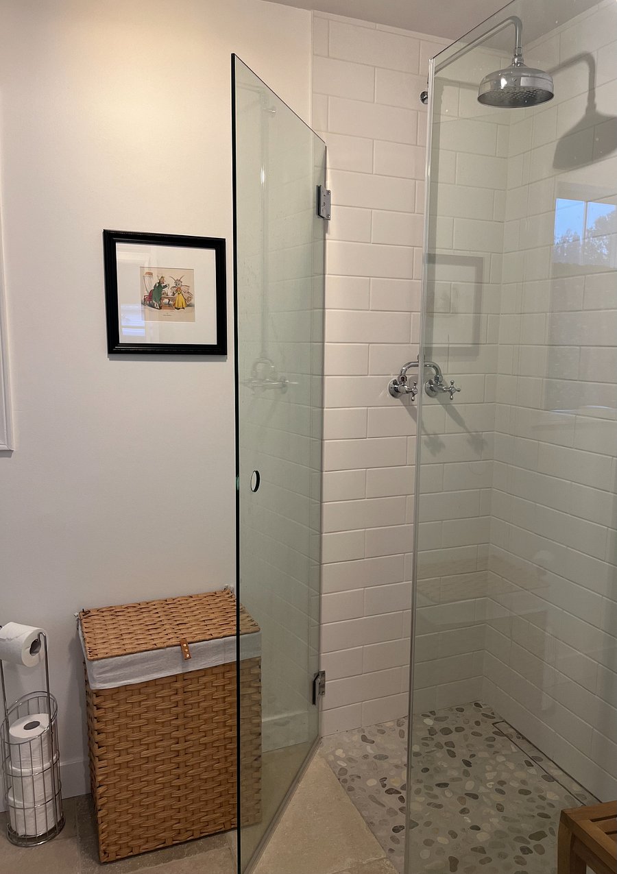 Curbless steam shower