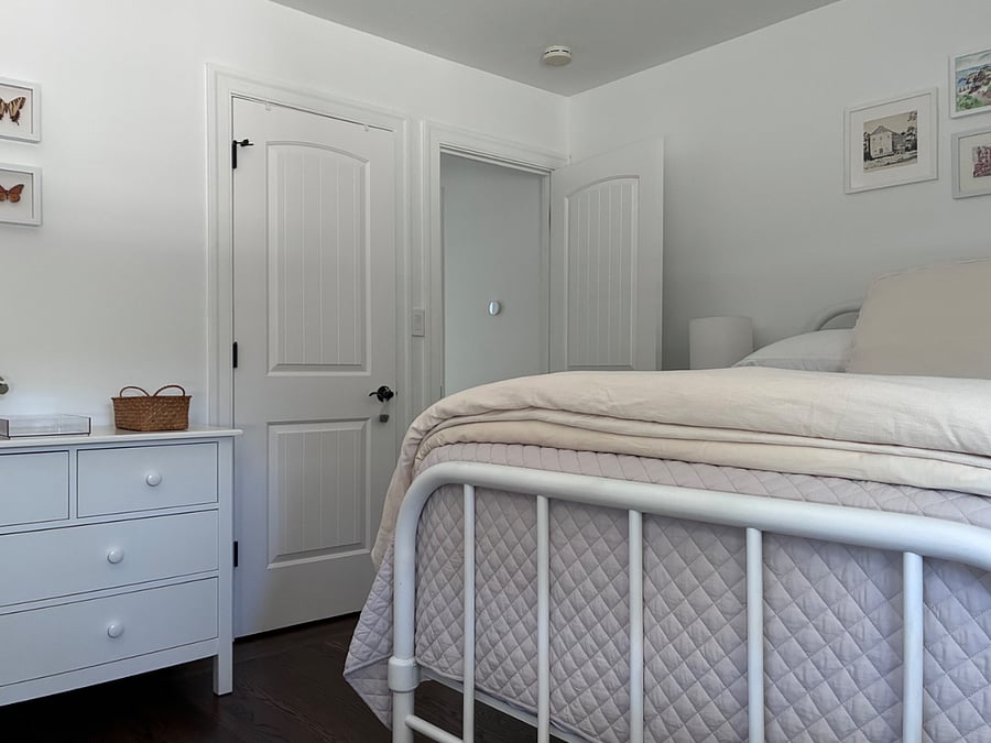 Guest Bedroom - double bed