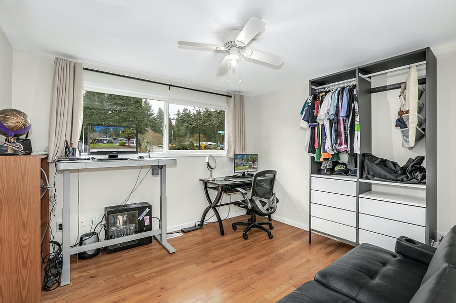 Bedroom 2: Office w/ desk and futon