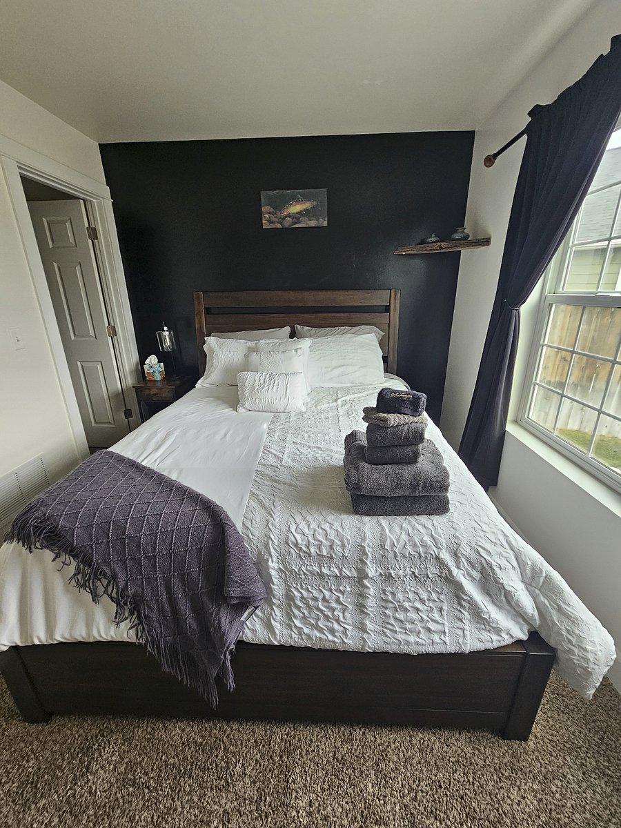 Second Bedroom with Queen Bed