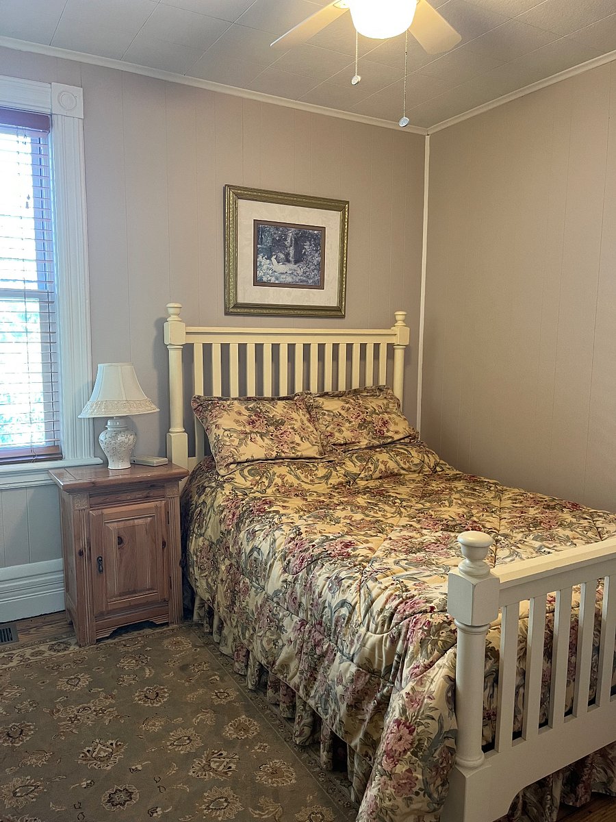 Full Bedroom