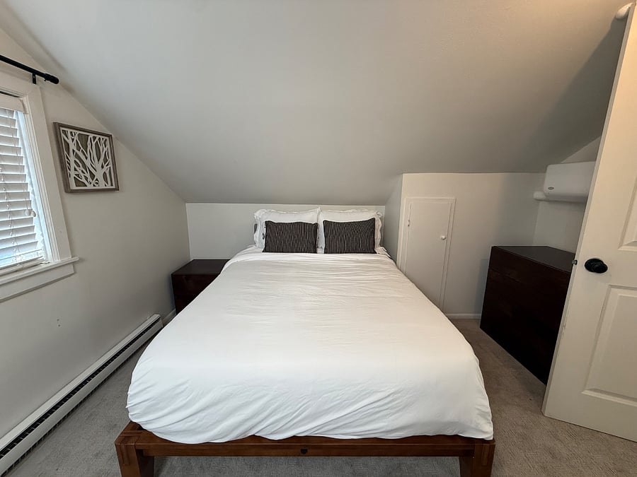 Upstairs bedroom 2, full bed