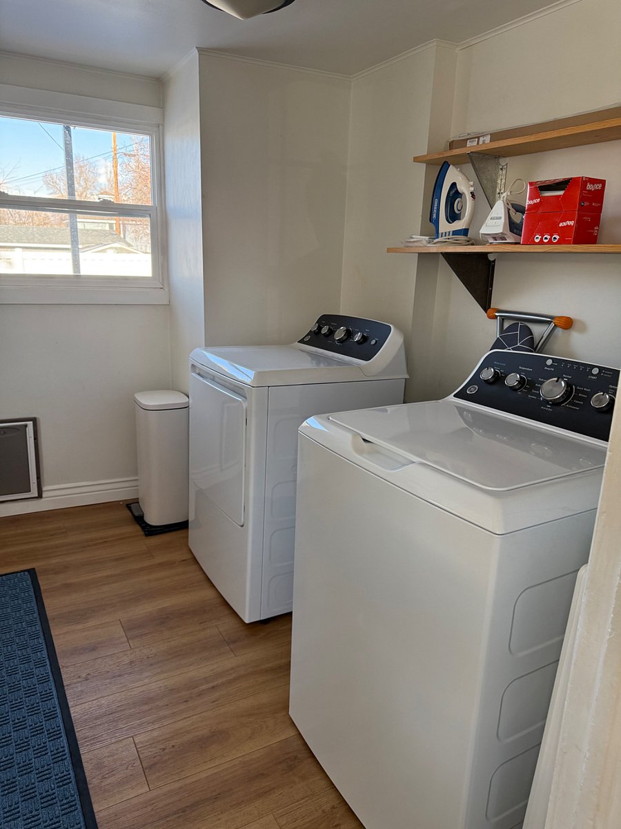 Nice laundry room lots of space