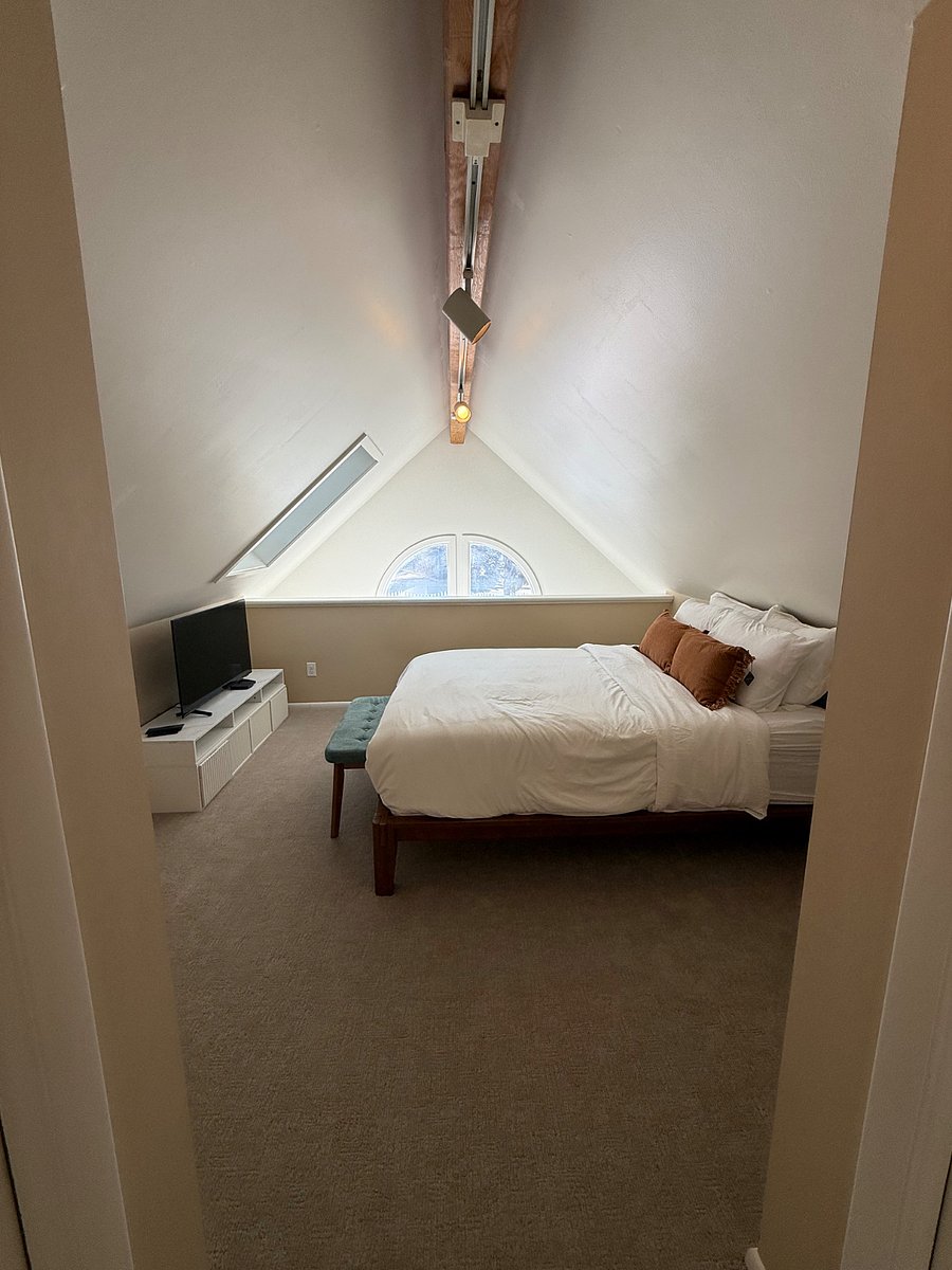 Bedroom 3 queen