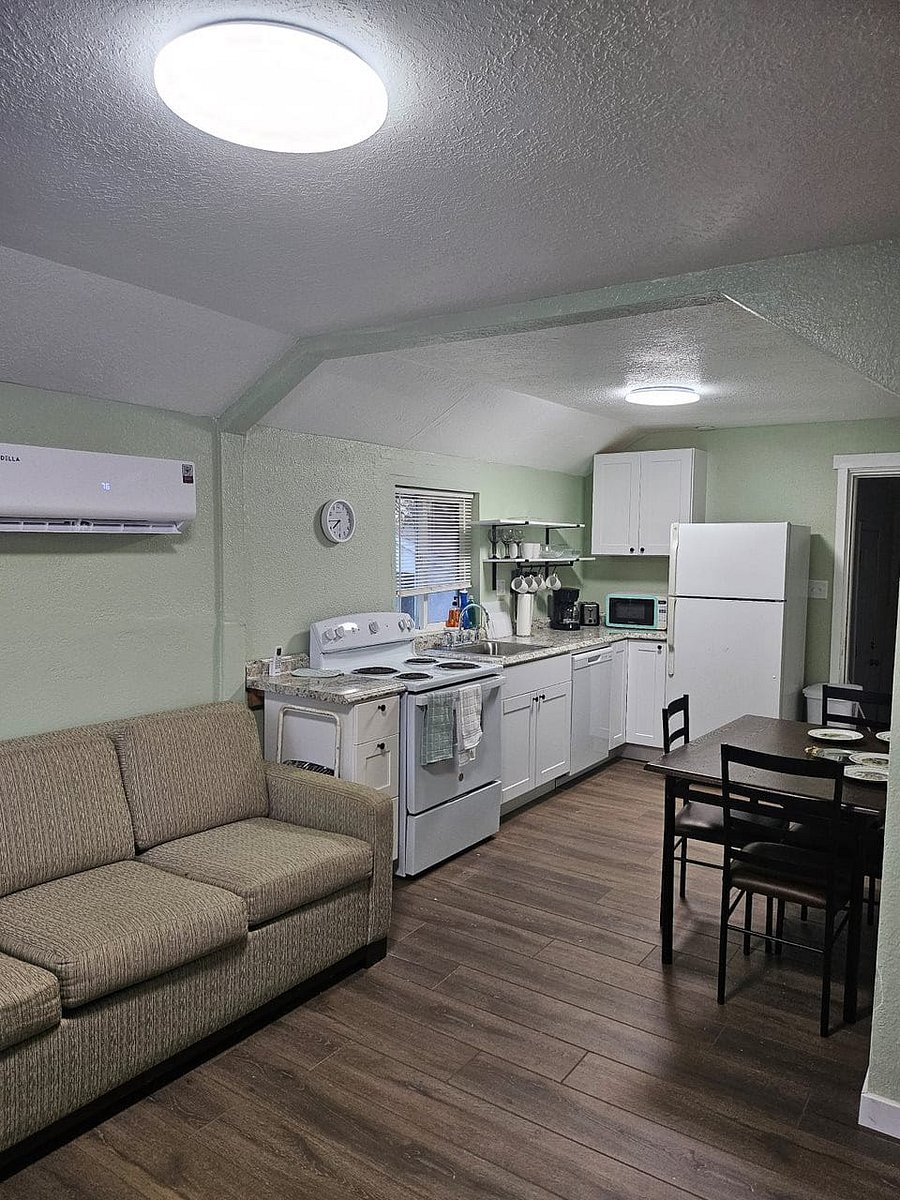Furnished Finder property 810055_1 photo 3
