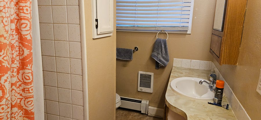 Shared bath with tub/shower.