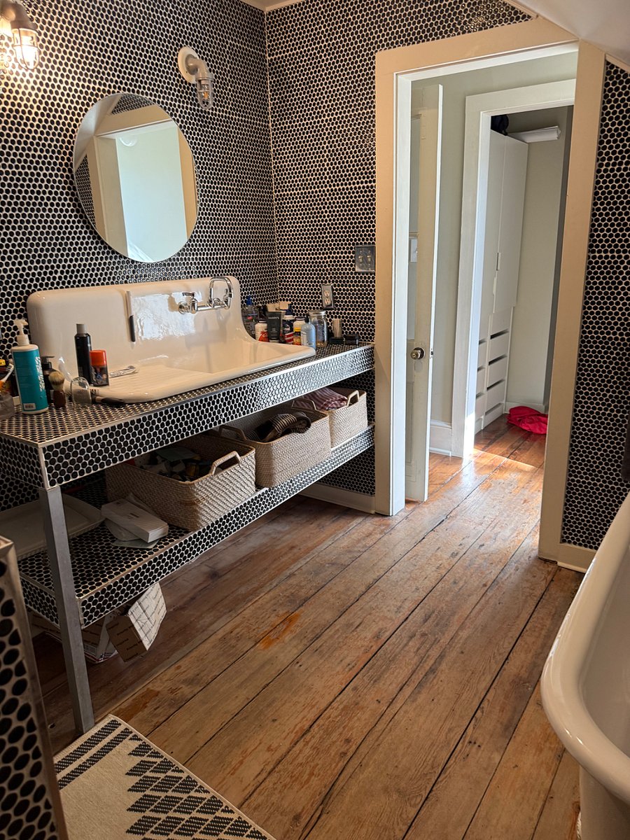 3rd floor bedroom bath