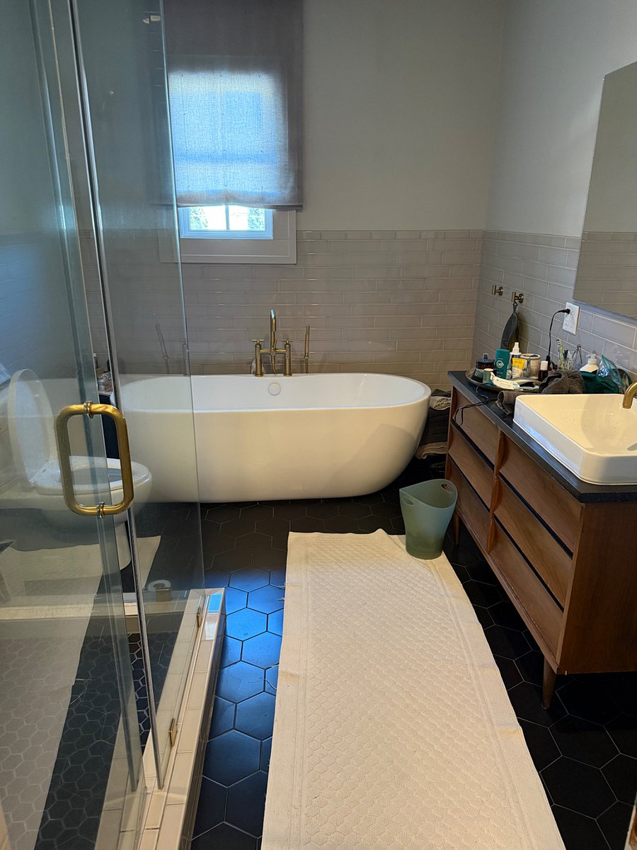 2 nd bedroom full bath