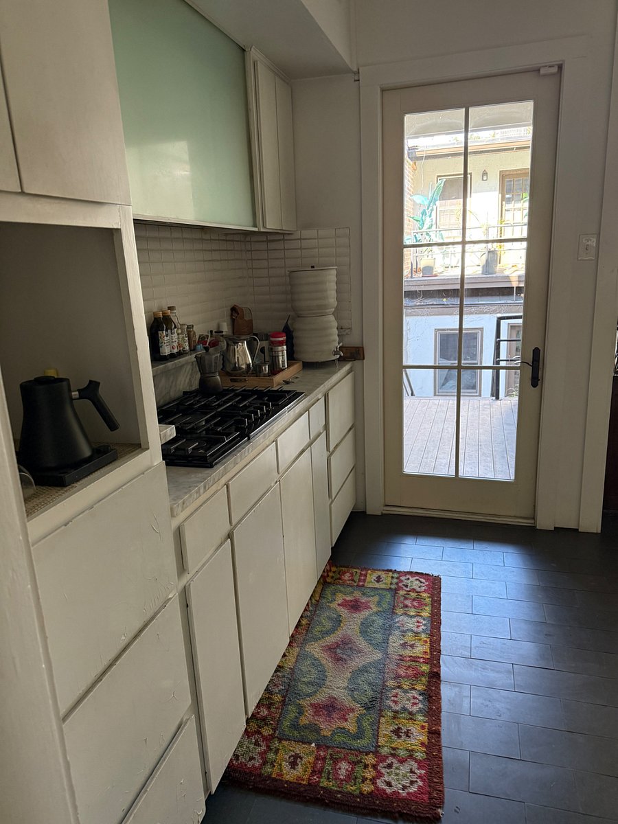 Gas range and pot filler
