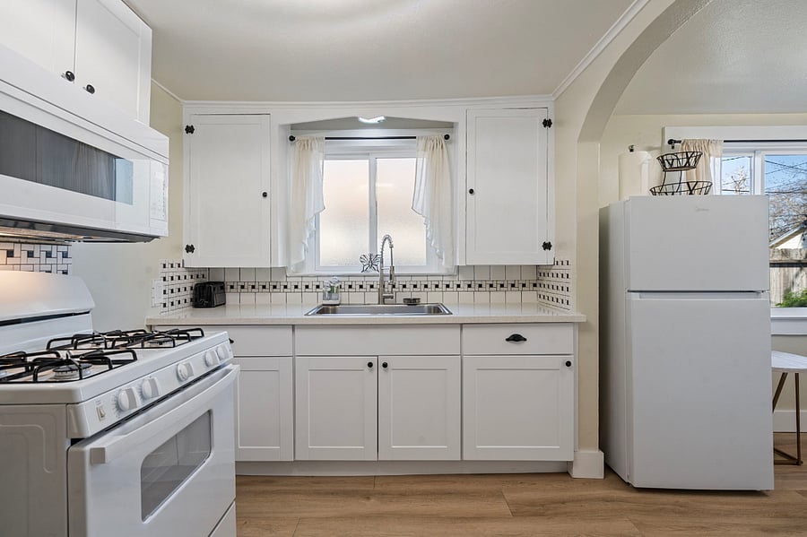 NEW Renovated Kitchen! All new appliances.